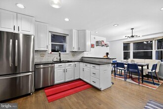 9302 W Parkhill Dr in Bethesda, MD - Building Photo - Building Photo