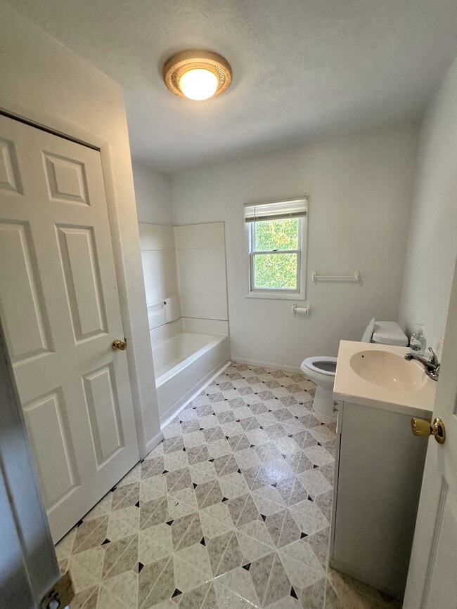 304 Bessemer Ave in Lyndora, PA - Building Photo - Building Photo