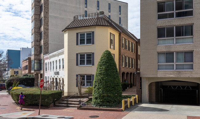 900 24th St Nw in Washington, DC - Building Photo - Building Photo