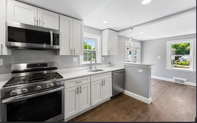 71 Gladeside Ave in Boston, MA - Foto de edificio - Building Photo