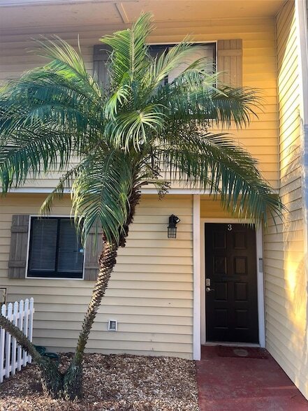22630 Gage Loop, Unit 3 in Land O Lakes, FL - Foto de edificio