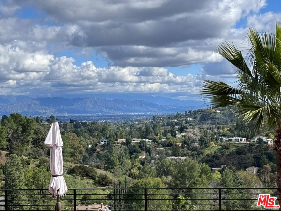 4534 Totana Dr in Los Angeles, CA - Foto de edificio