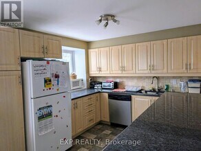 3D Crestlea Crescent in Ottawa, ON - Building Photo - Building Photo