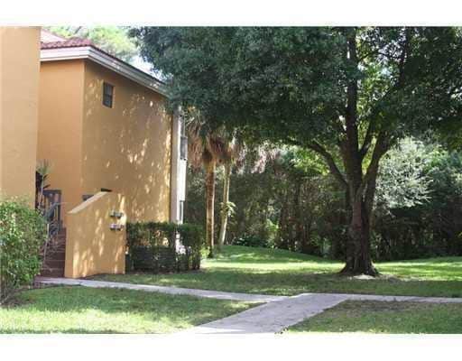3840 Coral Tree Cir in Coconut Creek, FL - Building Photo - Building Photo
