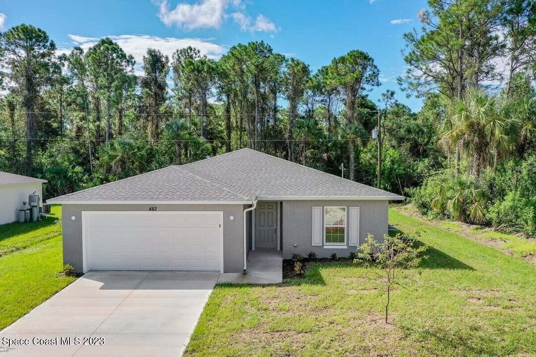 351 Abello Rd SE in Palm Bay, FL - Building Photo