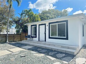 44 NW 40th St in Miami, FL - Building Photo