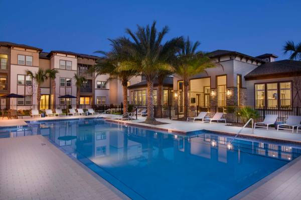 Residences at Lake Park in Lutz, FL - Foto de edificio