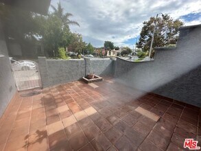 1601 Stearns Dr in Los Angeles, CA - Building Photo - Building Photo