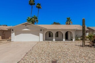 11025 N 55th Ave in Glendale, AZ - Building Photo - Building Photo