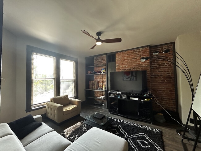 property at 2203 Kemper Ln