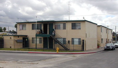 401-423 Aurora St in San Diego, CA - Building Photo - Building Photo