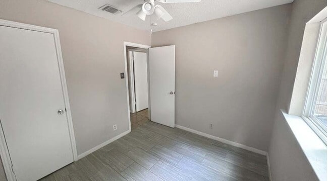 9838 Village Lance in San Antonio, TX - Building Photo - Building Photo