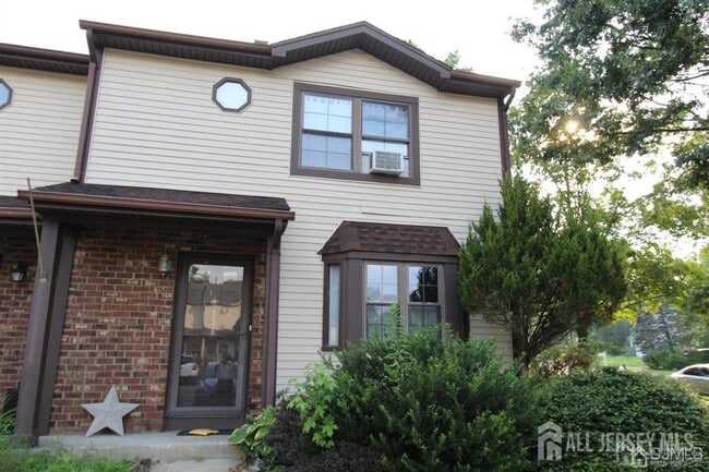 138 Leah Ct in Dayton, NJ - Building Photo - Building Photo