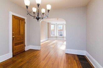 1820 W Newport Ave, Unit 1 in Chicago, IL - Foto de edificio - Building Photo