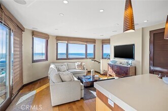 124 2nd Pl in Manhattan Beach, CA - Building Photo - Building Photo