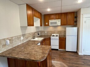 647 N Morton St, Unit Studio in Newberg, OR - Foto de edificio - Building Photo