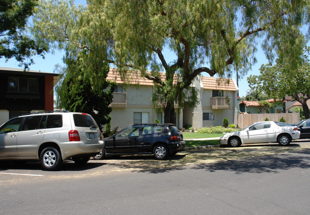 904 E Ave in Coronado, CA - Building Photo