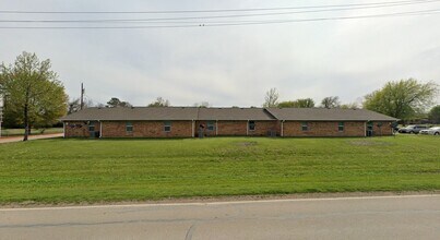 801 W Main St in Quinlan, TX - Building Photo - Building Photo