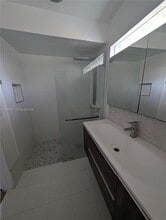 1900 NE 186th Dr in North Miami Beach, FL - Building Photo - Building Photo