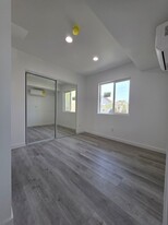 635 W 51st St, Unit three quarters in Los Angeles, CA - Building Photo