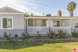 715 S Lake St in Burbank, CA - Building Photo