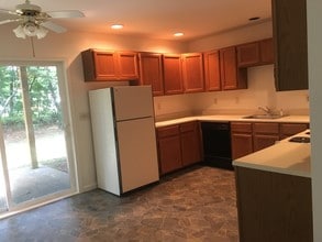 10 Farr Lane, Unit apt 3 in Queensbury, NY - Building Photo - Building Photo