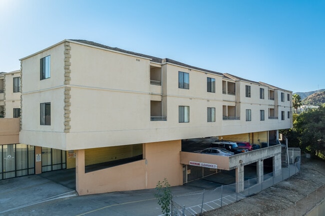 Montrose in Montrose, CA - Foto de edificio - Building Photo