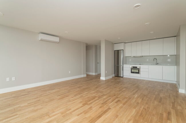 335 Harvard St, Unit F7 in Cambridge, MA - Building Photo - Building Photo