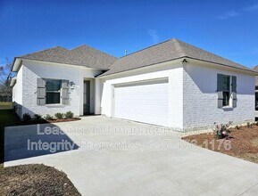 30195 Sanctuary Blvd in Denham Springs, LA - Building Photo - Building Photo