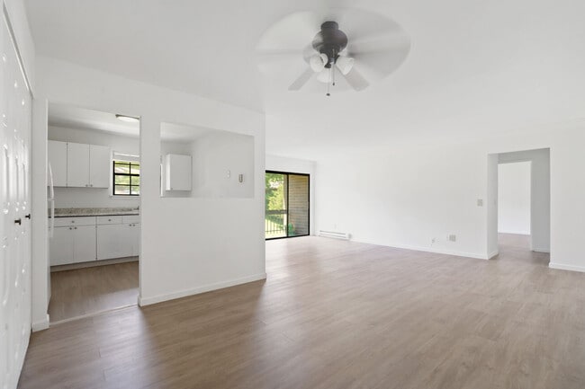 Brook Bridge Apartments in Newton, NJ - Building Photo - Building Photo