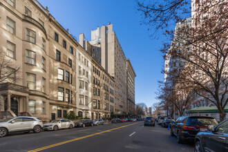 4 E 72nd St in New York, NY - Building Photo - Building Photo