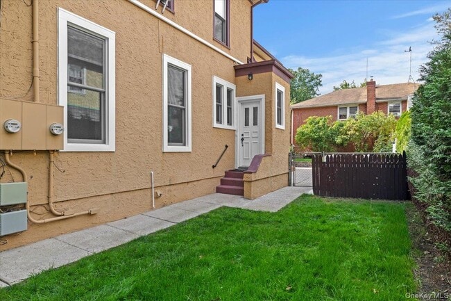 78 Violet Ave in Floral Park, NY - Building Photo - Building Photo