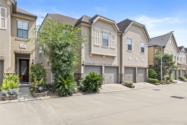 property at 2919 Royal Oaks Grove