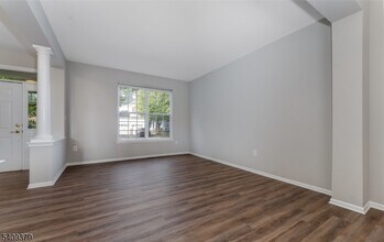 15 Colts Ln in Flemington, NJ - Foto de edificio - Building Photo