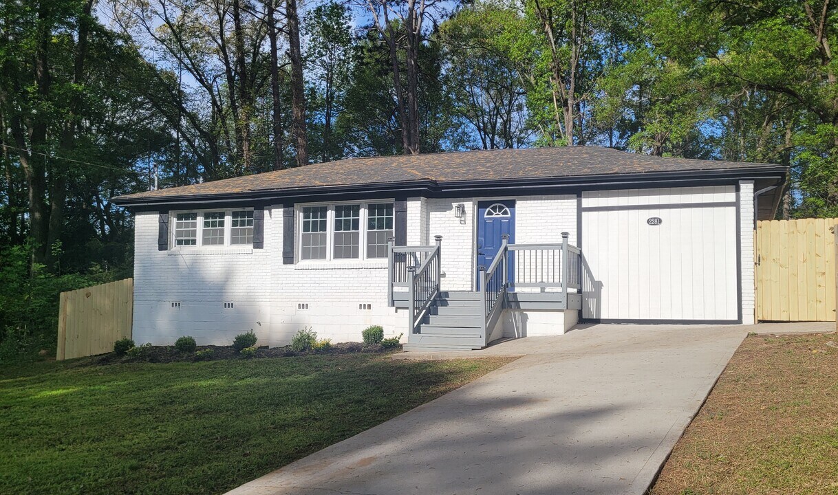 2281 Nelms Dr SW in Atlanta, GA - Building Photo