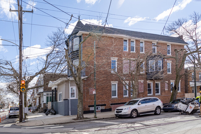 5840 W Girard Ave in Philadelphia, PA - Foto de edificio - Building Photo