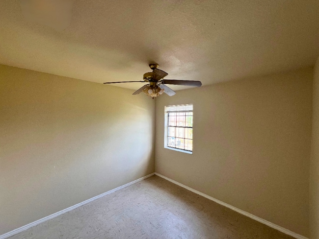 3103 E Price St in Laredo, TX - Foto de edificio - Building Photo