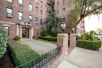 The Bristol in Forest Hills, NY - Building Photo - Building Photo