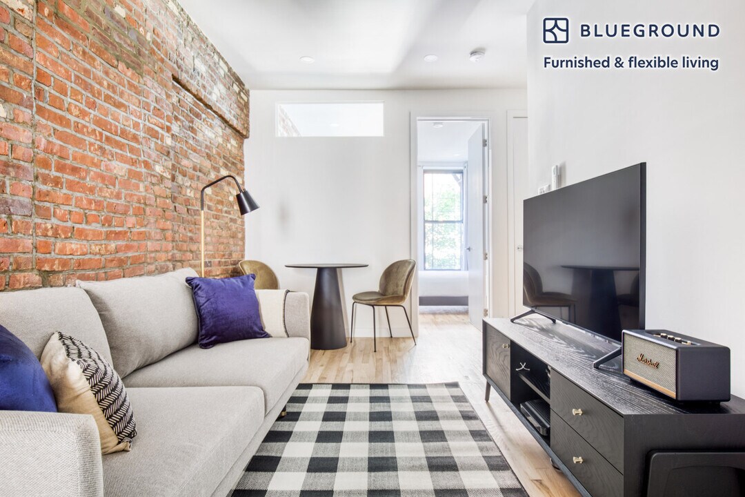 248 Elizabeth St in New York, NY - Building Photo