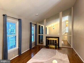 7684 Green Garland Dr in Springfield, VA - Building Photo - Building Photo