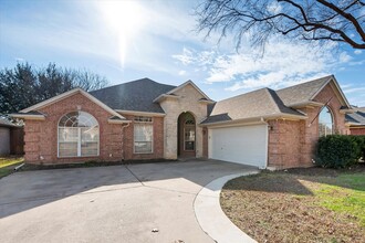 5 Colt Ct in Mansfield, TX - Foto de edificio - Building Photo