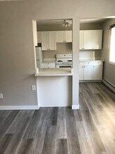 Hillcrest Manor in Edmonton, AB - Building Photo - Building Photo