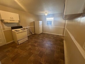 2609 Textile Dr in Greensboro, NC - Building Photo - Building Photo