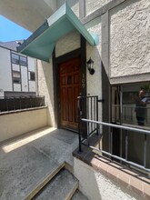 109 E Rosewood Ct in Ontario, CA - Building Photo - Building Photo