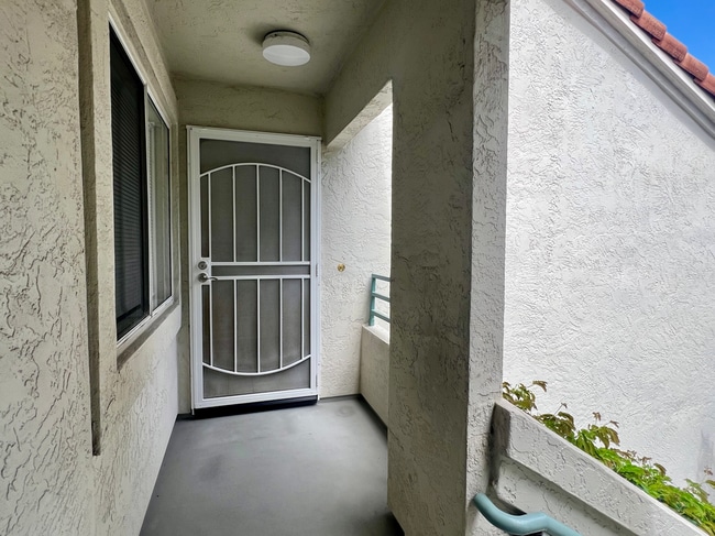 9995 Scripps Westview Wy in San Diego, CA - Building Photo - Building Photo