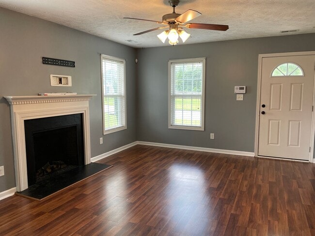 407 Cape Fear Rd in Raeford, NC - Building Photo - Building Photo