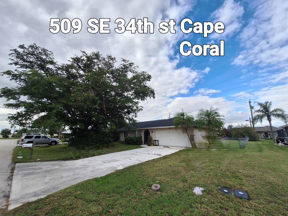 509 SE 34th St in Cape Coral, FL - Foto de edificio