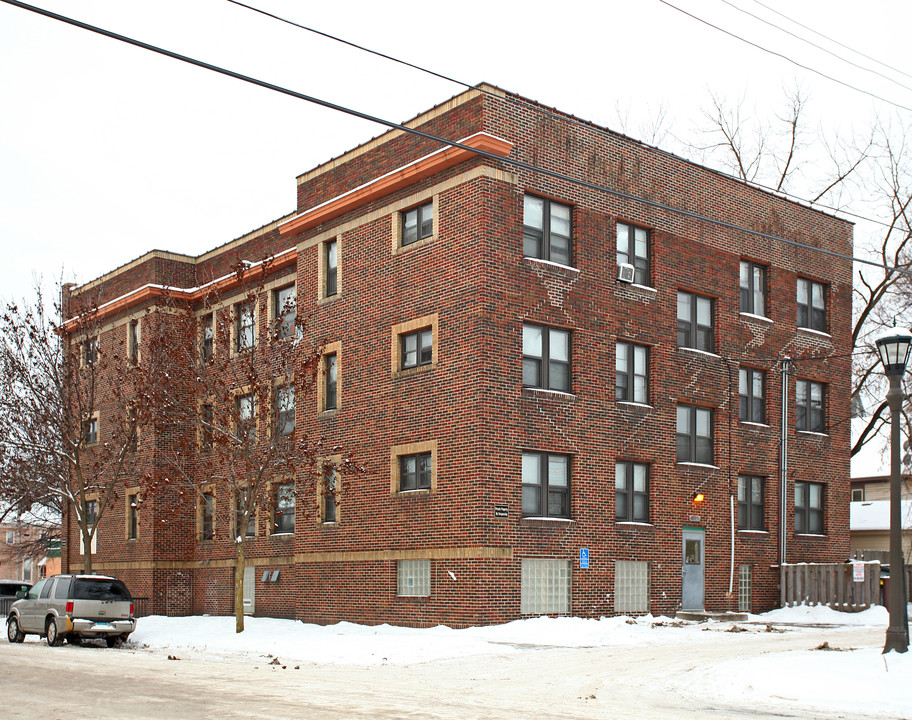 Hague Apartments in St. Paul, MN - Foto de edificio