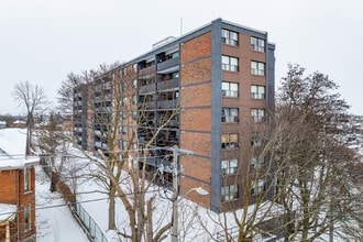 Hillview Towers in Belleville, ON - Building Photo - Building Photo