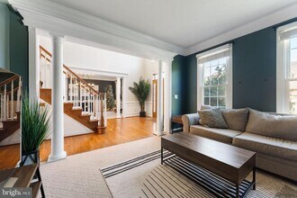 2113 Arrowleaf Dr in Vienna, VA - Building Photo - Building Photo